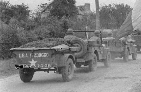 4th AD Division Trains Jeep